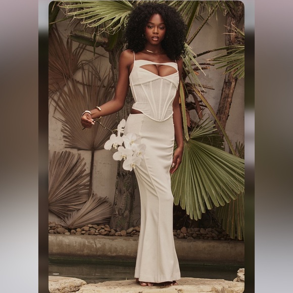 HOUSE OF CB PALOMA CORSET MAXI DRESS - Picture 3 of 10